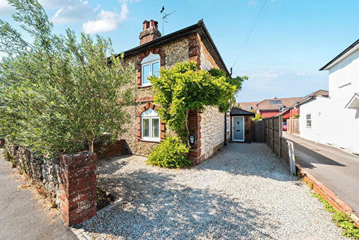 2 Bedroom Semi Detached House For Sale In Kings Road, Shalford, Guildford, GU4
