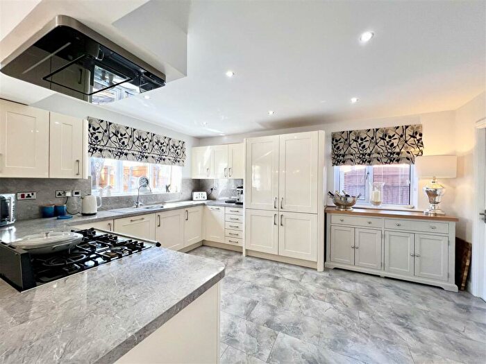 5 Bedroom Detached House For Sale In Hodgetts Drive, Hayley Green, Halesowen, B63