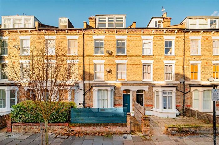2 Bedroom Flat For Sale In Moray Road, Finsbury Park, N4