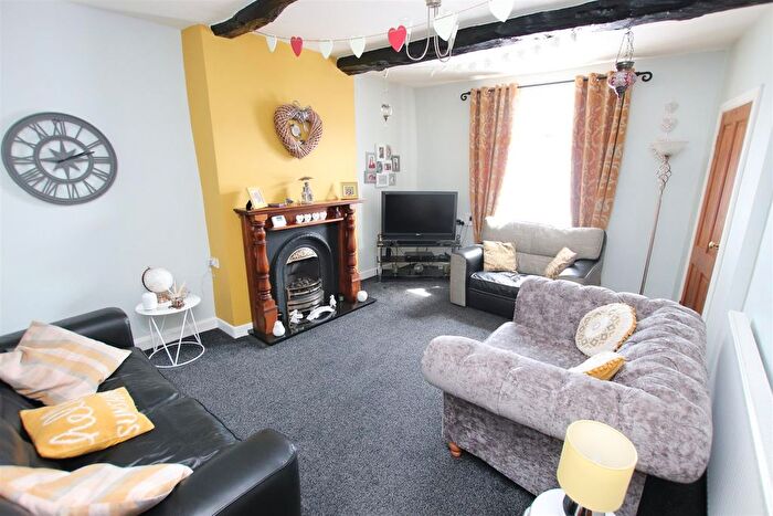 2 Bedroom Cottage For Sale In Brackendale, Thackley, Bradford, BD10
