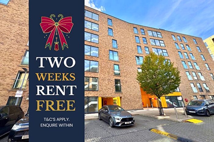 1 Bedroom Flat To Rent In Lingfield Apartments, Parade Gardens, Chingford, E4