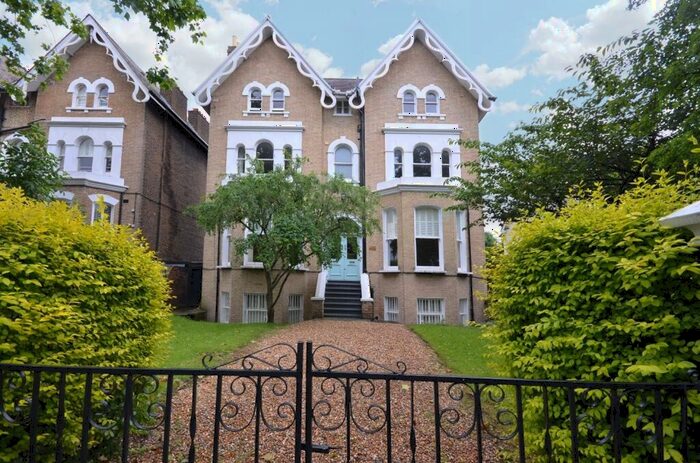2 Bedroom Flat To Rent In Stratheden Road Blackheath, SE3