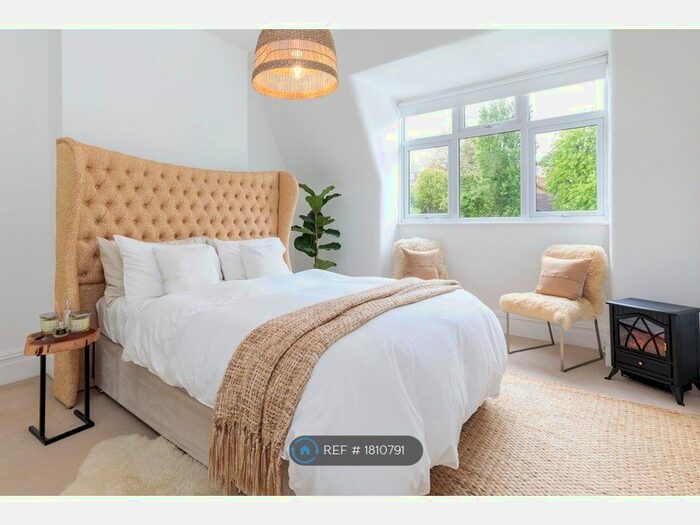 1 Bedroom Flat To Rent In Vineyard Hill Road, London, SW19