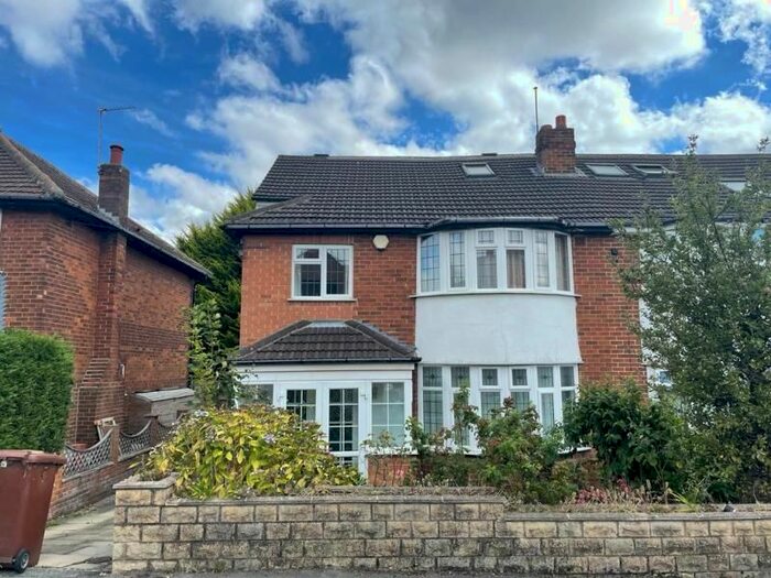 4 Bedroom Semi-Detached House To Rent In Bentcliffe Gardens, Leeds, LS17