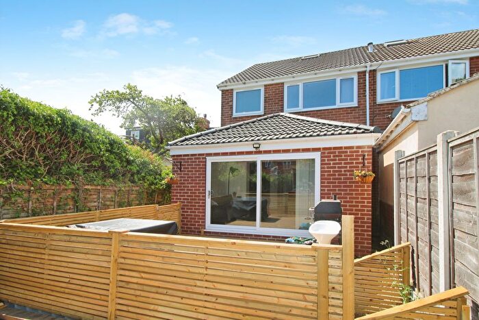 3 Bedroom Semi-detached House For Sale In Woodhouse Lane, Wakefield, WF3