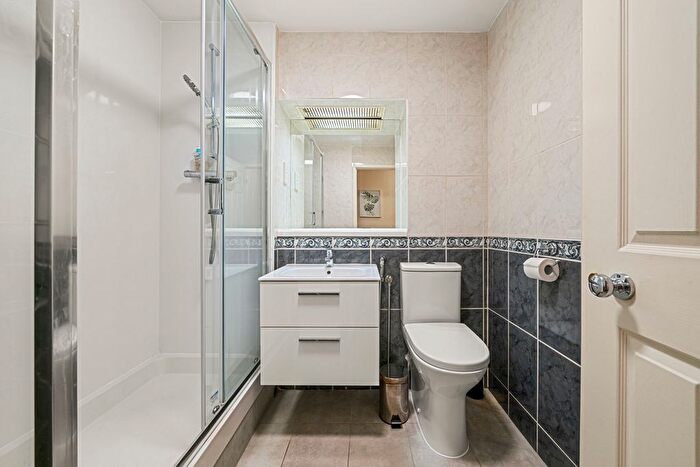 2 Bedroom Flat For Sale In Gloucester Terrace, London, W2