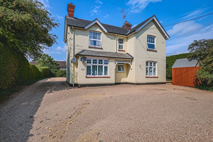 2 Bedroom Ground Maisonette For Sale In Forest Road, Liss, Hampshire, GU33