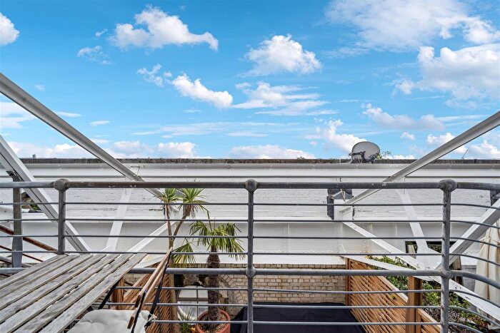 2 Bedroom Flat For Sale In Chiswick High Road, London, W4