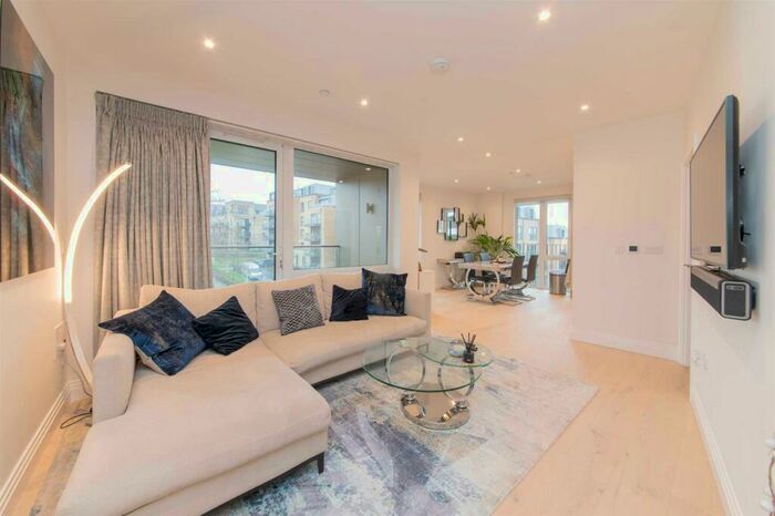 1 Bedroom Flat To Rent In Royal Engineers Way, Mill Hill, NW7