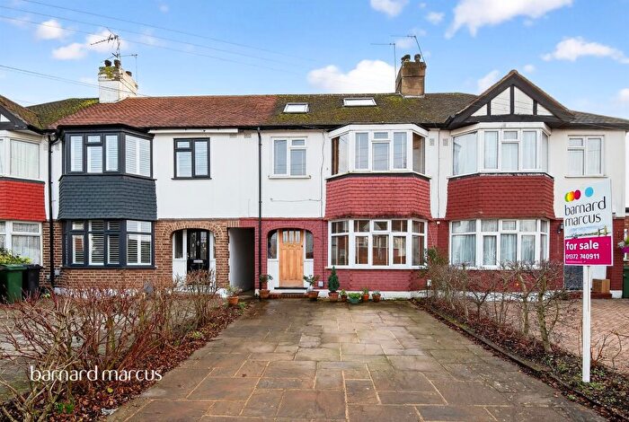 4 Bedroom Terraced House For Sale In Dirdene Gardens, Epsom, KT17
