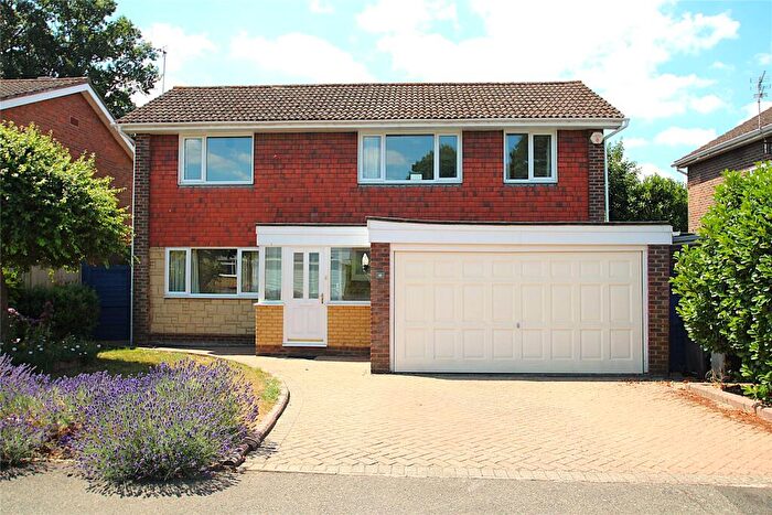 4 Bedroom Detached House For Sale In St Martins Drive, Walton On Thames, Surrey, KT12