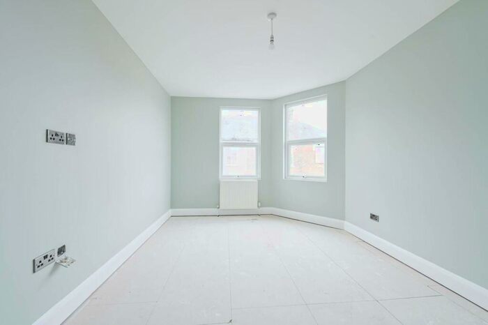 1 Bedroom Flat To Rent In St. James'S Street, London, , Walthamstow, London, E17