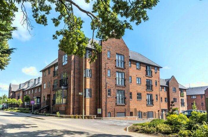 2 Bedroom Apartment To Rent In Willow House, Hook, RG27