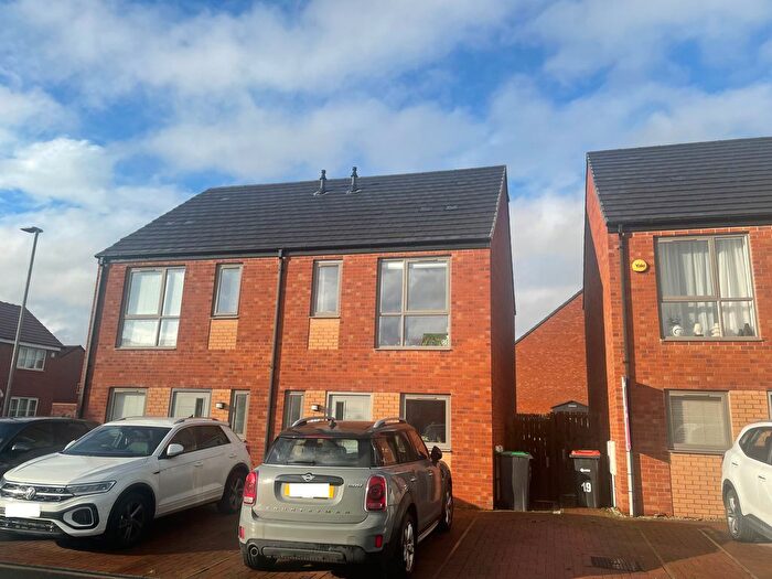 2 Bedroom Property To Rent In Harker Close, Nottingham, NG15