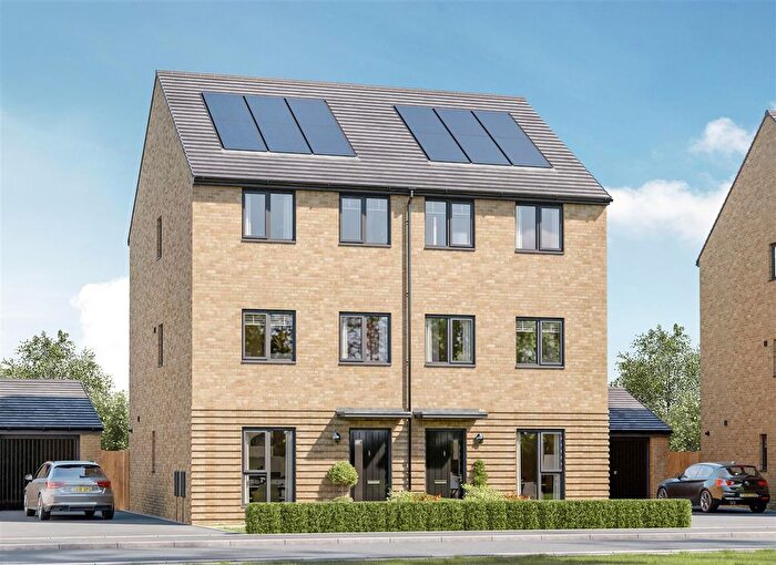 4 Bedroom Semi Detached House To Rent In Liberty Rise, Hull, HU9