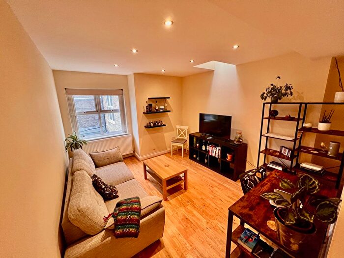 2 Bedroom Flat To Rent In North End Road, London, W14