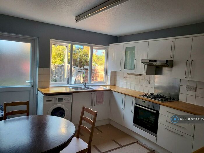 3 Bedroom Terraced House To Rent In Bletsoe Walk, London, N1