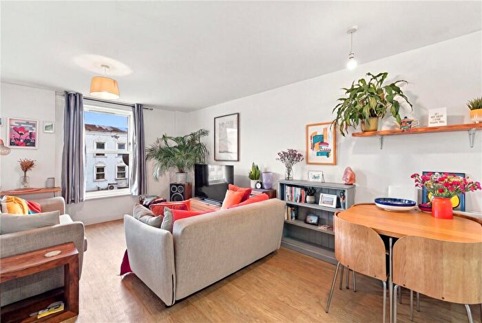 2 Bedroom Apartment To Rent In Stoke Newington Road, London, N16