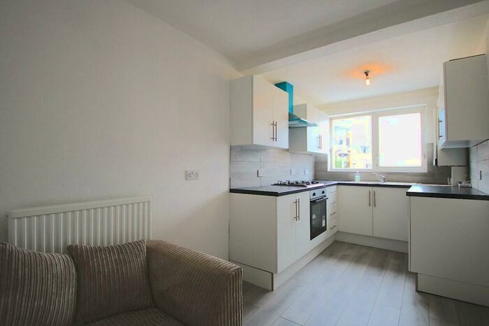 4 Bedroom Flat To Rent In Wager Street, London, E3
