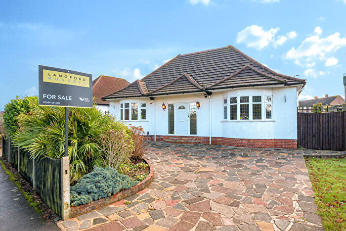 2 Bedroom Bungalow For Sale In Goddington Lane, Orpington, BR6