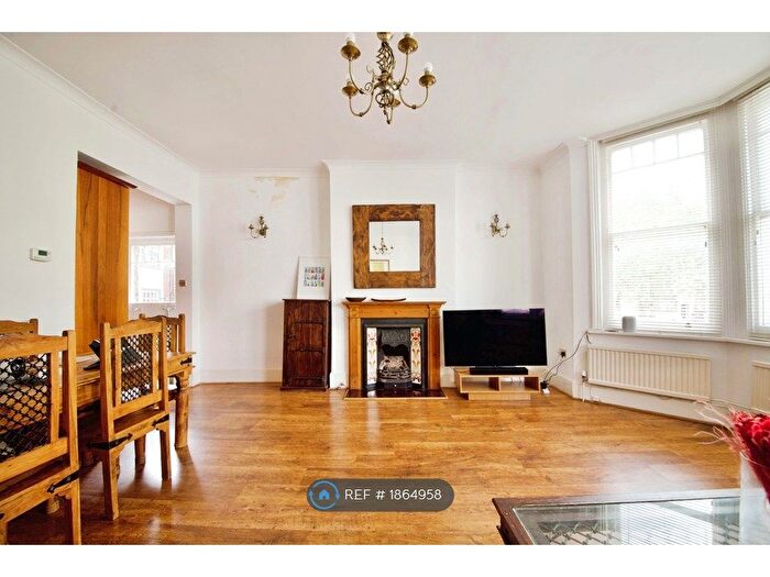 2 Bedroom Flat To Rent In West End Lane, London, NW6