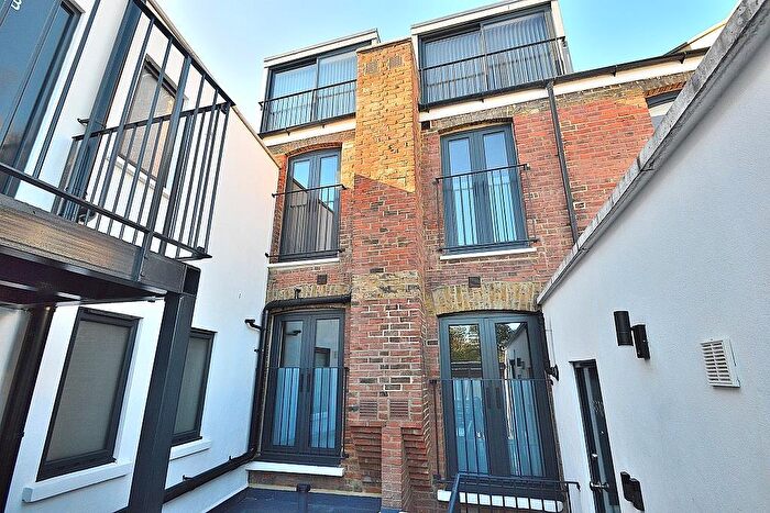 2 Bedroom Flat To Rent In The Broadway, Crouch End, London, N8