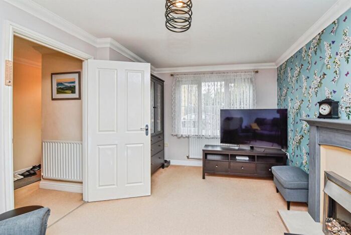 3 Bedroom End Of Terrace House For Sale In Middle Leaze, Chippenham, SN14