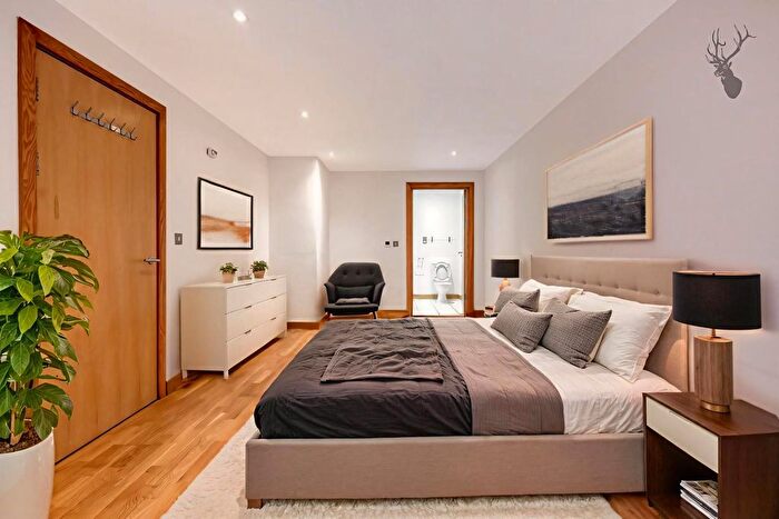2 Bedroom Flat For Sale In Ink Court, Bow, E3