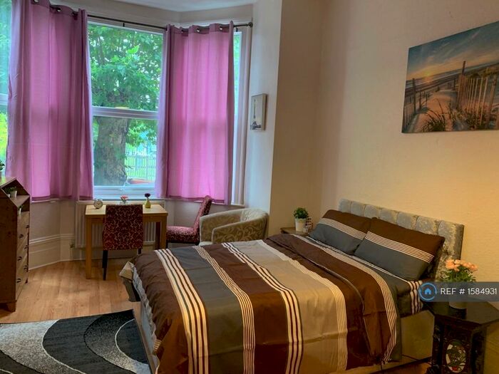 Studio To Rent In Green Lanes, London, N4