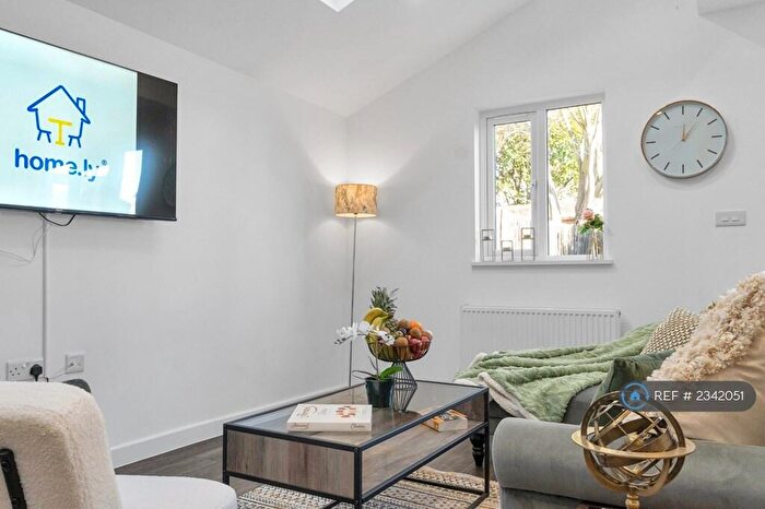3 Bedroom Flat To Rent In Mount Road, London, NW4