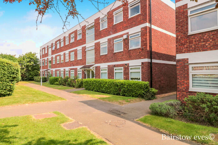 2 Bedroom Flat To Rent In Poplar Way, Barkingside, IG6