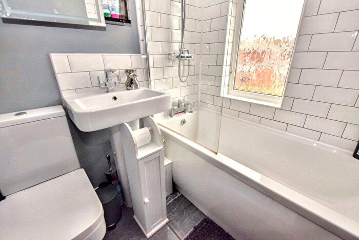 2 Bedroom Semi-Detached House For Sale In Kirkdale Terrace, Leeds, LS12