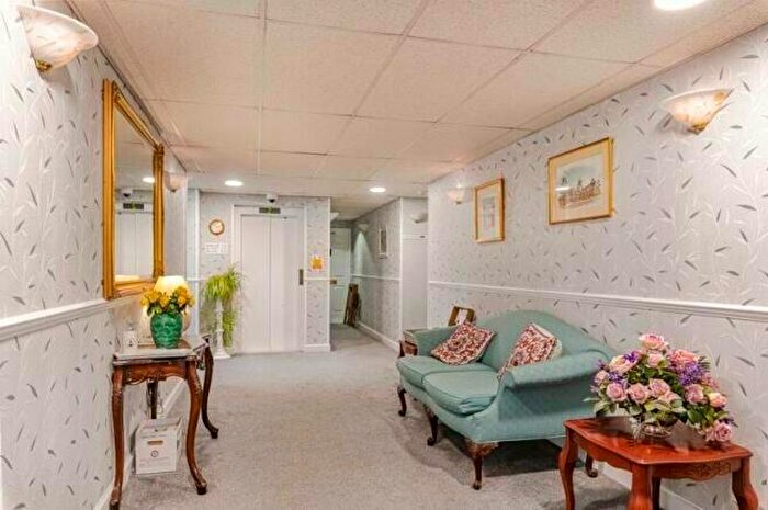 1 Bedroom Apartment For Sale In Ashfield Lane, Chislehurst, Kent, BR7