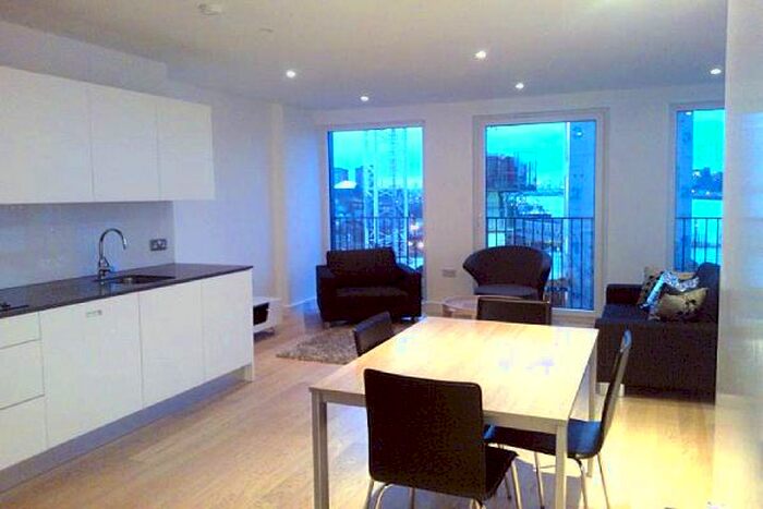 2 Bedroom Flat To Rent In Lower Mast House, Woolwich, SE18