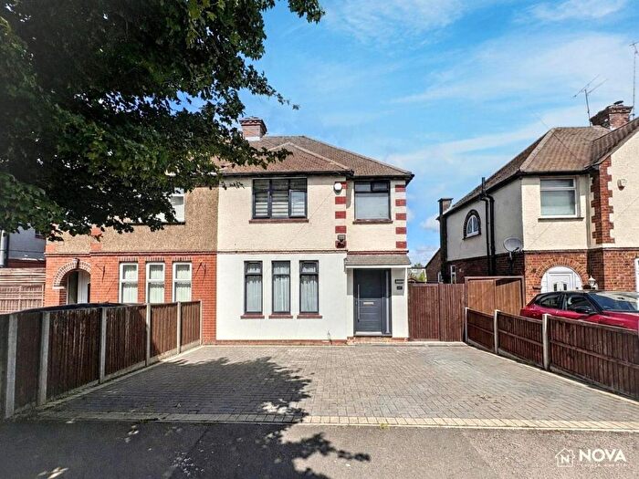 3 Bedroom Semi Detached House For Sale In Norman Road, Luton, LU4