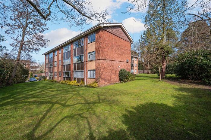 1 Bedroom Flat For Sale In Brockley Combe, Weybridge, KT13