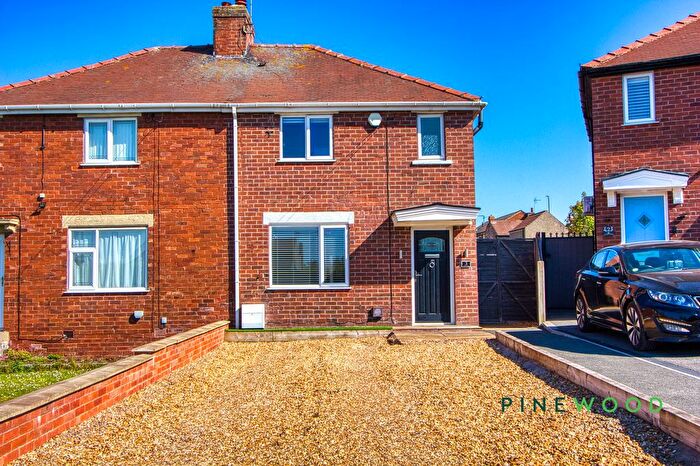 3 Bedroom Semi-Detached House For Sale In Sandy Close, Whitwell, S80