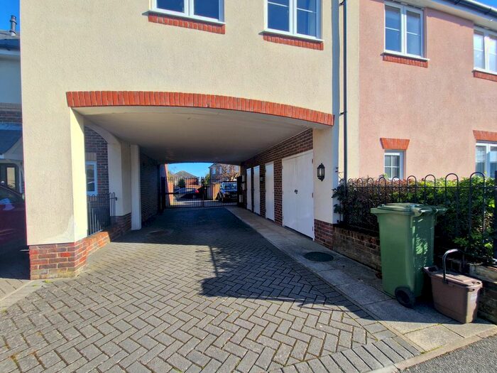 2 Bedroom Flat To Rent In Chapel Drove, Hedge End, SO30