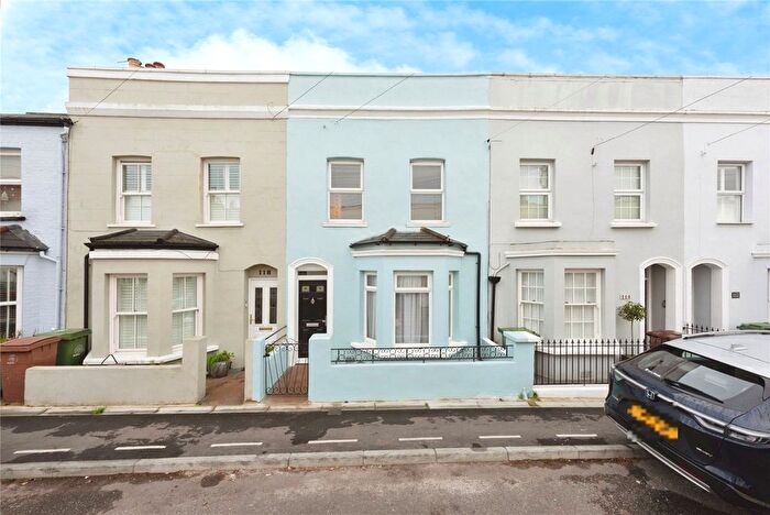 2 Bedroom Cottage For Sale In Longfellow Road, Worcester Park, KT4