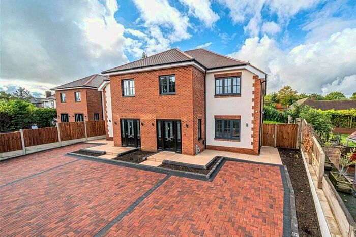 4 Bedroom Semi-Detached House To Rent In Harvil Road, Ickenham, Middlesex, UB10