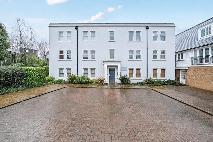 2 Bedroom Flat For Sale In Millpond Place, Carshalton, SM5
