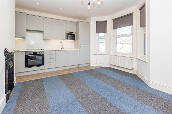 3 Bedroom Flat To Rent In Iris Road, Bournemouth, BH9