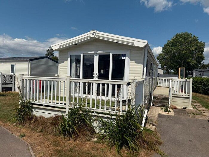 2 Bedroom Caravan For Sale In Church Laneham, Retford, DN22