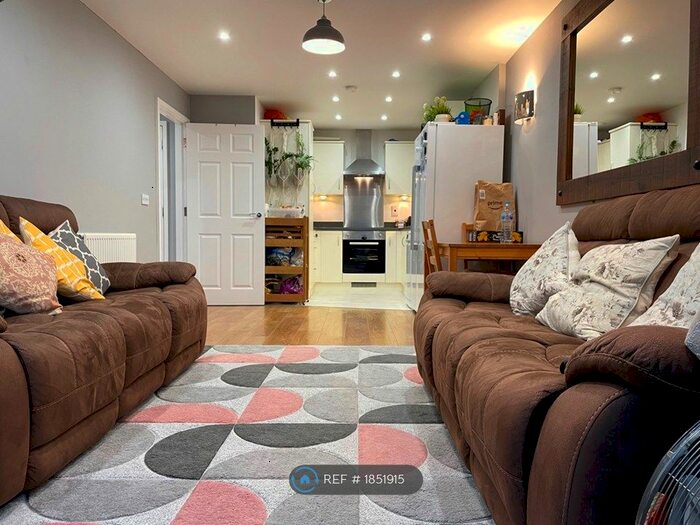 2 Bedroom Flat To Rent In Turner Street, London, E16