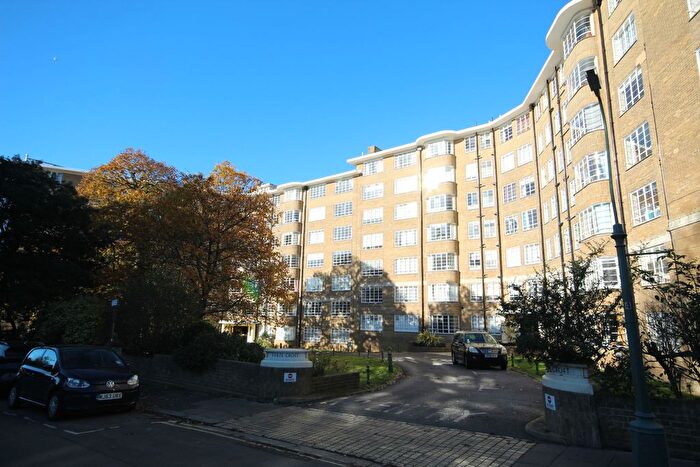 2 Bedroom Flat To Rent In Furze Hill, Hove, BN3