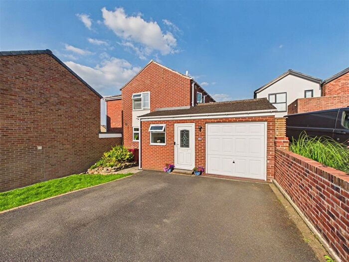 4 Bedroom Detached House For Sale In Heathfield Close, Dronfield, S18