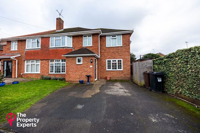 5 Bedroom Semi Detached House For Sale In Rochester Avenue, Woodley, RG5