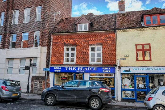 3 Bedroom Flat To Rent In Newbury, Berkshire, RG14