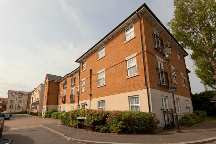 2 Bedroom Flat To Rent In College Square, Westgate-On-Sea, CT8