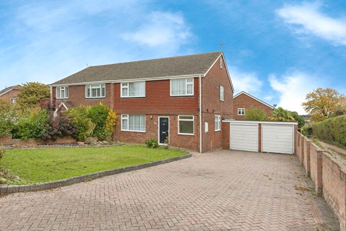 4 Bedroom Semi-detached House For Sale In Claremont Road, Hextable, Swanley, Kent, BR8